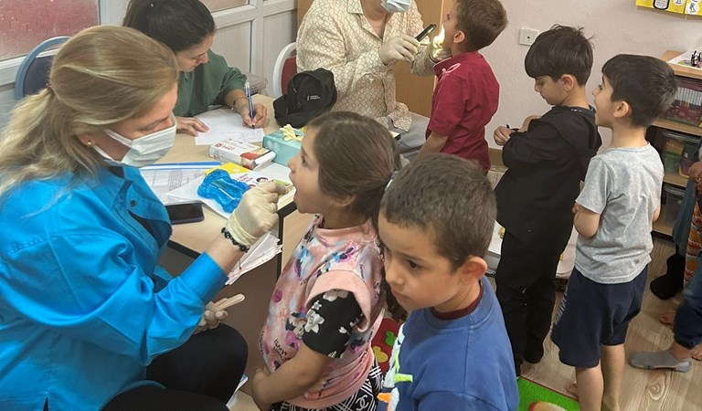 Yavuz Selim Çok Amaçlı Toplum Merkezi (ÇATOM) Oyun Odası Kursundaki Çocuklara İl Sağlık Müdürlüğü Tarafından Ağız Diş Taraması