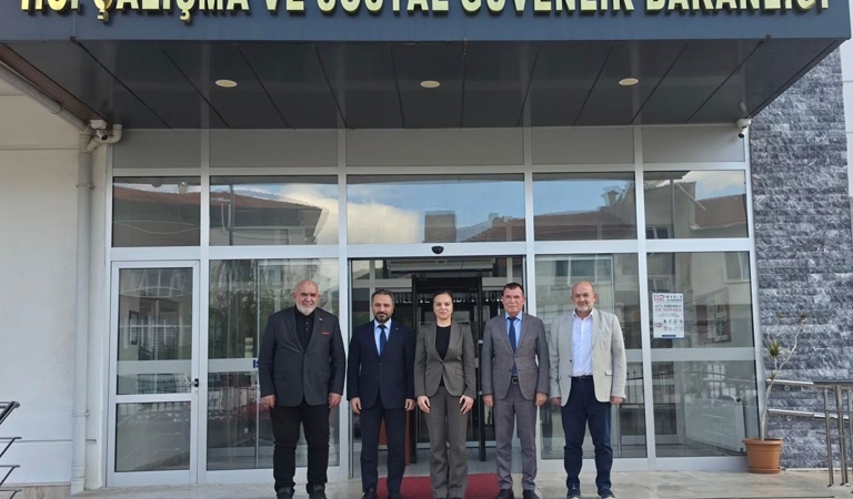 İl Müdürümüz Mahmut SELÇUK ve Türk Kızılayı Muğla Şube Başkanı Şadi PİRCİ, Muğla Çalışma ve İş Kurumu (İŞKUR) İl Müdürü Zahide ALTINOKU’yu makamında ziyaret etti.