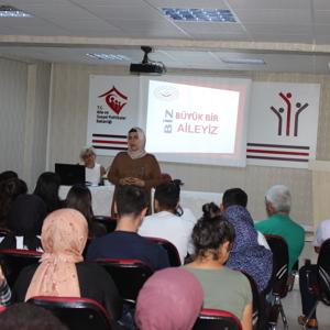Sosyal Çalışma Programı’ndan Yararlanmaya Hak Kazanan Üniversite Öğrencileri ile Bir Araya Gelindi - fotoğraf 10