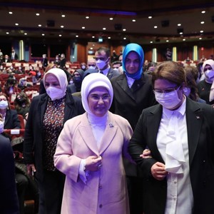 Emine Erdoğan Hanımefendi ve Bakanımız Derya Yanık "Kadının Gücü Türkiye'nin Gücü" programına katıldı - fotoğraf 4