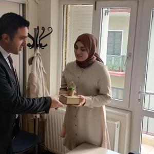 8 Mart Dünya Kadınlar Günü'nde İl Müdürümüz Ömer Turan kadın personellerimizi ziyaret ederek günlerini kutladı - fotoğraf 3