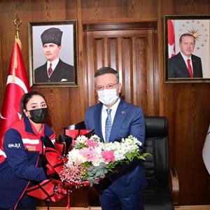 İl Müdürümüz Ömer Turan 8 Mart Dünya Kadınlar Günü nedeniyle farklı meslek gruplarından kadınlarımız ile Valimiz Sayın Hüseyin Aksoy’u ziyaret ettiler - fotoğraf 4
