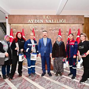 İl Müdürümüz Ömer Turan 8 Mart Dünya Kadınlar Günü nedeniyle farklı meslek gruplarından kadınlarımız ile Valimiz Sayın Hüseyin Aksoy’u ziyaret ettiler - fotoğraf 1