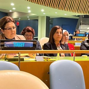 Bakanımız Derya Yanık: “Çatışmaların ortasında kalanları yalnız bırakmamak ahlaki yükümlülüğümüzdür” - fotoğraf 2