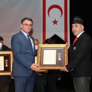 Şehit Aileleri ve Gazilere Devlet Övünç ve Milli Mücadele Madalyası Takdim Edildi - fotoğraf 19