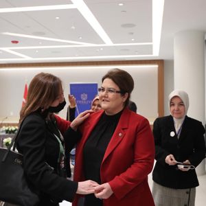 Bakanımız Derya Yanık New York’ta Kadın Kanaat Önderleri İle Bir Araya Geldi - fotoğraf 1