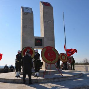 Asker Hastanesi Şehitliğinde “18 Mart Şehitleri Anma Programı” - fotoğraf 5