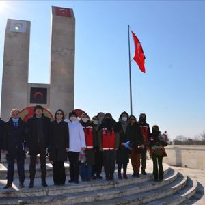 Asker Hastanesi Şehitliğinde “18 Mart Şehitleri Anma Programı” - fotoğraf 15