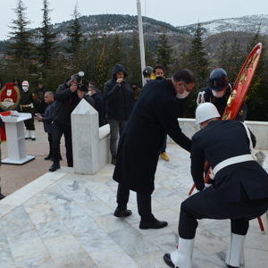 18 Mart Şehitleri Anma Günü Programı Kapsamında Şehitlik Ziyaret Edildi - fotoğraf 3