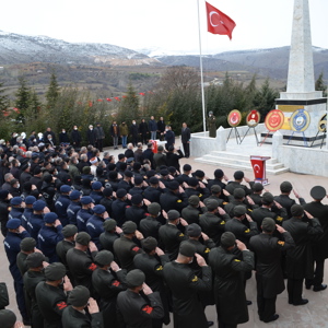 18 Mart Şehitleri Anma Günü Programı Kapsamında Şehitlik Ziyaret Edildi - fotoğraf 8