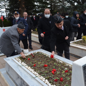 18 Mart Şehitleri Anma Günü Programı Kapsamında Şehitlik Ziyaret Edildi - fotoğraf 11