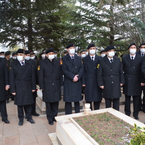 18 Mart Şehitleri Anma Günü Programı Kapsamında Şehitlik Ziyaret Edildi - fotoğraf 12