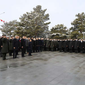 18 Mart Şehitleri Anma Günü ve Çanakkale Zaferi'nin 107. Yıl Dönümü Münasebetiyle Çelenk Sunma Töreni Düzenlendi. - fotoğraf 6