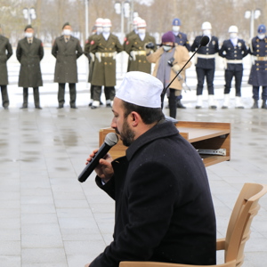 18 Mart Şehitleri Anma Günü ve Çanakkale Zaferi'nin 107. Yıl Dönümü Münasebetiyle Çelenk Sunma Töreni Düzenlendi. - fotoğraf 9