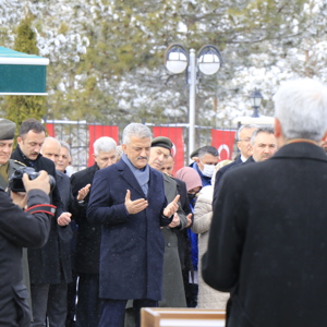 18 Mart Şehitleri Anma Günü ve Çanakkale Zaferi'nin 107. Yıl Dönümü Münasebetiyle Çelenk Sunma Töreni Düzenlendi. - fotoğraf 10