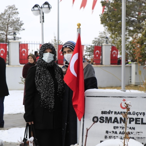 18 Mart Şehitleri Anma Günü ve Çanakkale Zaferi'nin 107. Yıl Dönümü Münasebetiyle Çelenk Sunma Töreni Düzenlendi. - fotoğraf 13