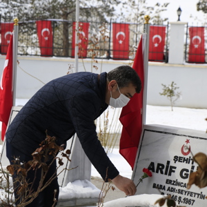 18 Mart Şehitleri Anma Günü ve Çanakkale Zaferi'nin 107. Yıl Dönümü Münasebetiyle Çelenk Sunma Töreni Düzenlendi. - fotoğraf 16