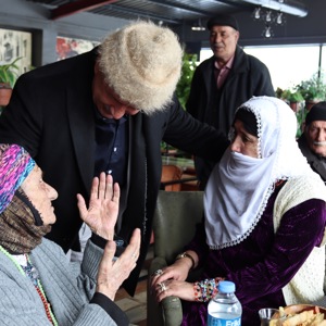 İL MÜDÜRÜMÜZ HUZUREVİ YAŞLILARIMIZ İLE SABAH KAHVALTISINDA BİR ARAYA GELDİ - fotoğraf 2