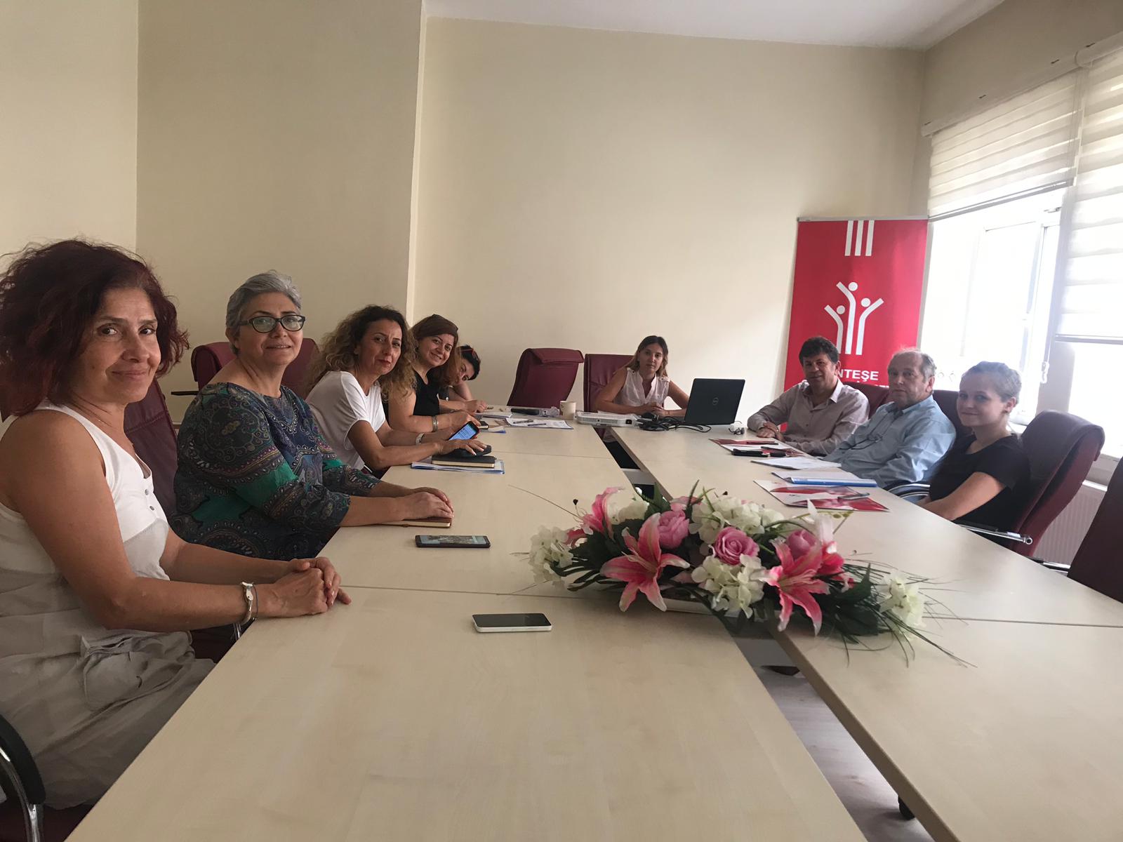 Cumhurbaşkanlığı Birinci 100 günlük İcraat programı kapsamında “Kadın Kooperatiflerinin Güçlendirilmesi İşbirliği Protokolü”ne istinaden İl Müdürlüğümüz koordinasyonunda İlimiz Kadın Kooperatifçiliği Çalışma Grubumuz oluşturuldu.