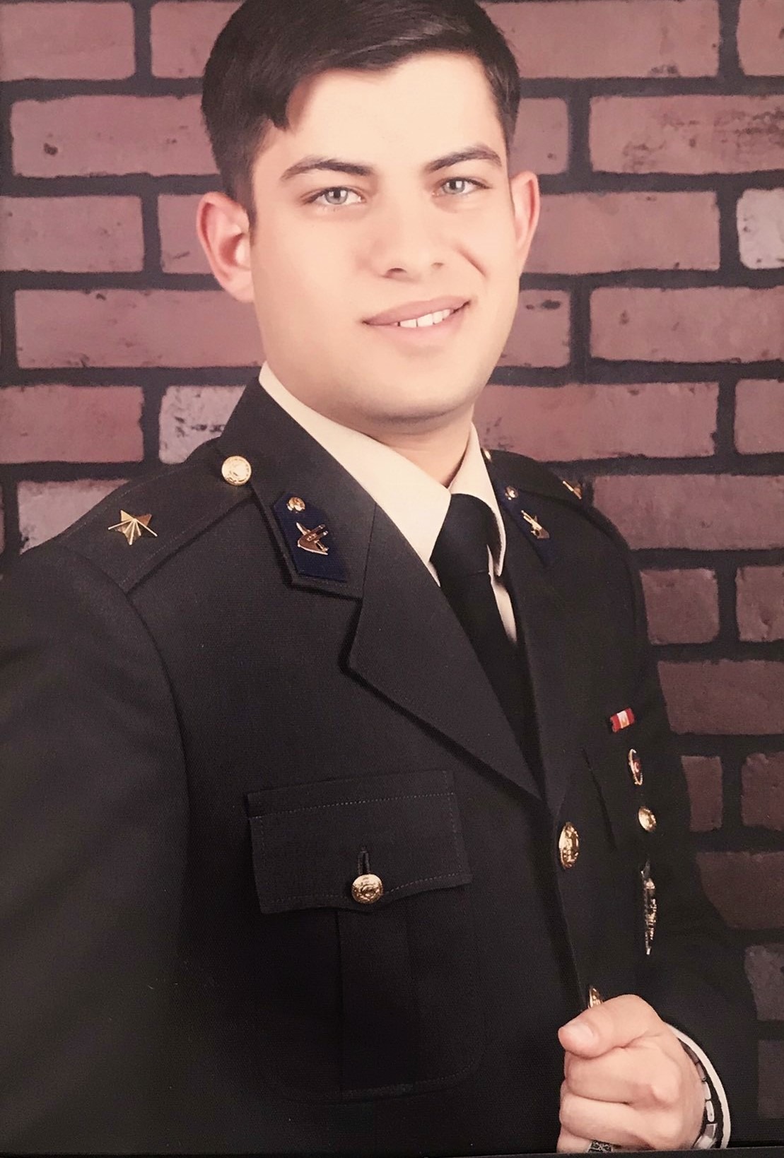 Hakkari'nin Şemdinli ilçesinde PKK terör örgütü tarafından gerçekleştirilen hain saldırı sonucu şehit olan Üsteğmen Emre Kargın son yolculuğuna uğurlandı.