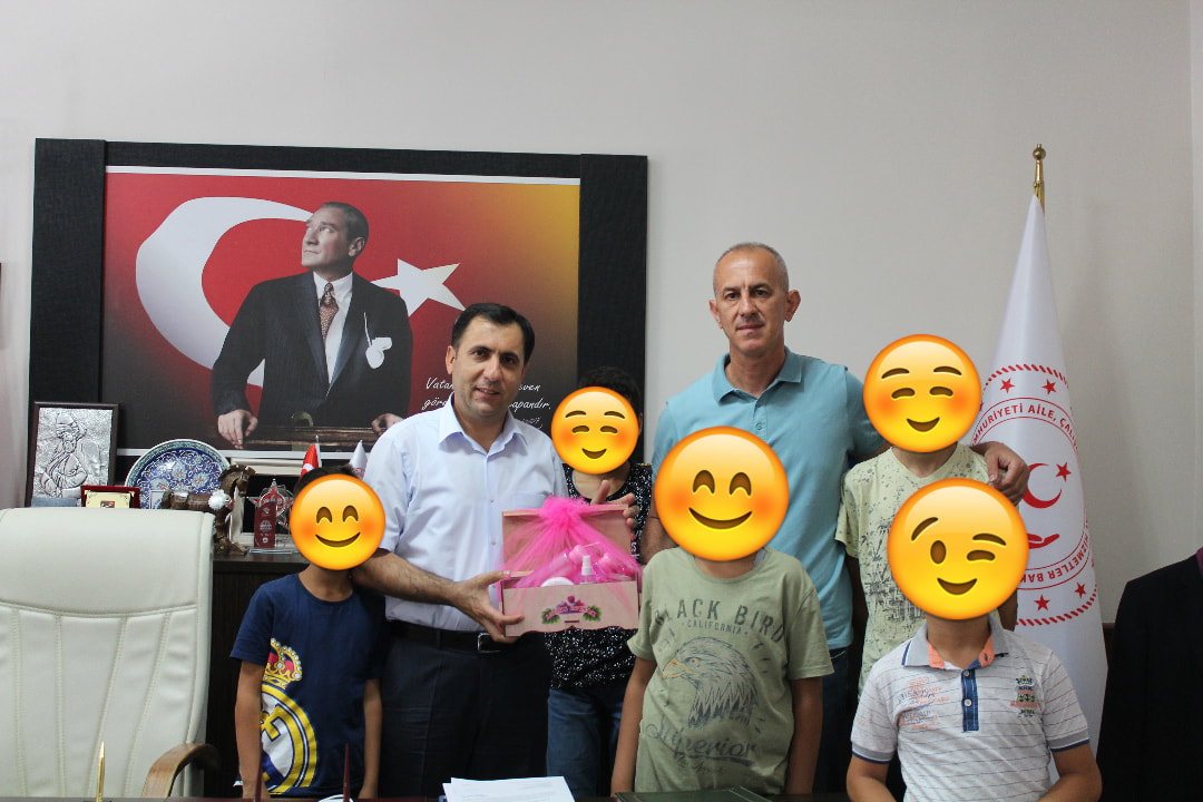 Isparta Çocuk Evleri Koordinasyon Merkezi Müdürlüğü'nde koruma ve bakım altında bulunan çocuklarımız Öğretmen Mustafa Çapar refakatinde İl Müdürümüz İlkay Türkoğlu'nu makamında ziyaret ziyaret ettiler.