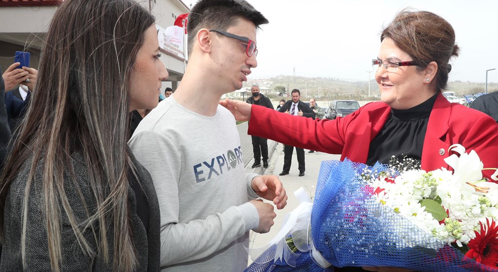 Bakanımız Derya Yanık, Sakarya'da Eğitsel Aktivite Merkezi'nin Açılışını Yaptı