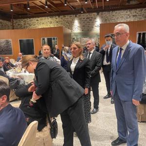 Cumhurbaşkanımız Sn. Recep Tayyip ERDOĞAN ve Eşi Emine ERDOĞAN, Şehit Aileleriyle İftar Yemeğinde Bir Araya Geldi - fotoğraf 3