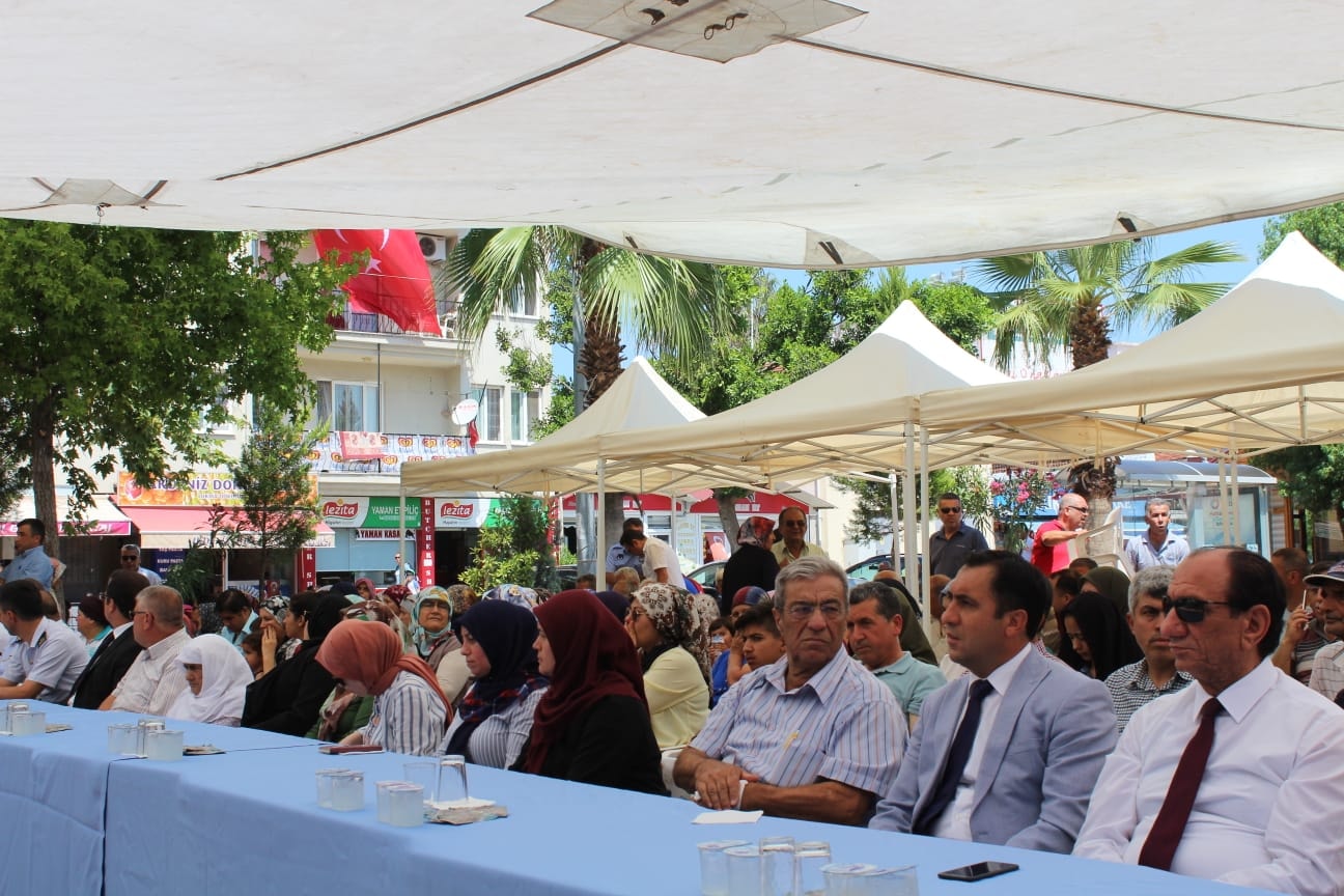 İl Müdürümüz İlkay Türkoğlu, geçtiğimiz haftalarda Bölücü Terör Örgütüne karşı yürütülen operasyonlarda şehit düşen Hava Savunma Üsteğmen Emre Kargın ve Jandarma Uzman Çavuş Süleyman Yasir Ağır’ın ailelerini ziyaret etti.