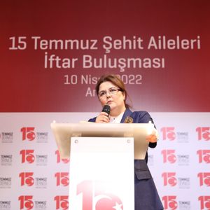 Bakanımız Derya Yanık 15 Temmuz Şehitlerinin Aileleriyle İftarda Bir Araya Geldi - fotoğraf 2