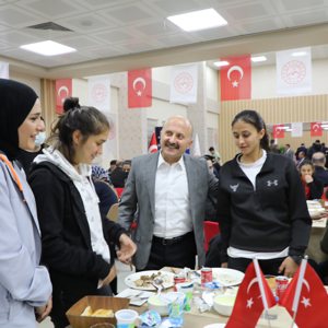 ŞEHİT AİLELERİMİZ VE GAZİLERİMİZ ONURUNA İFTAR YEMEĞİ PROGRAMI DÜZENLENDİ - fotoğraf 7