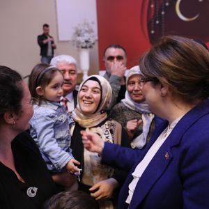 Bakanımız Derya Yanık 15 Temmuz Şehitlerinin Aileleriyle İftarda Bir Araya Geldi - fotoğraf 2