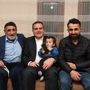 Vali Akbıyık, Şehit Ailesinin Evinde İftarını Açtı - fotoğraf 4