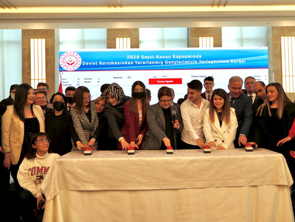 Devlet Korumasında Yetişen 1.121 Genç Kamuda İstihdam Edilecek