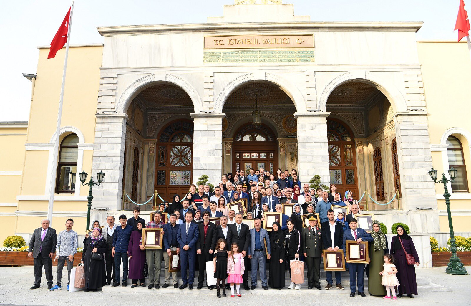 Devlet Övünç Madalya ve Beratları şehit ailelerimiz ve gazilerimize takdim edildi 