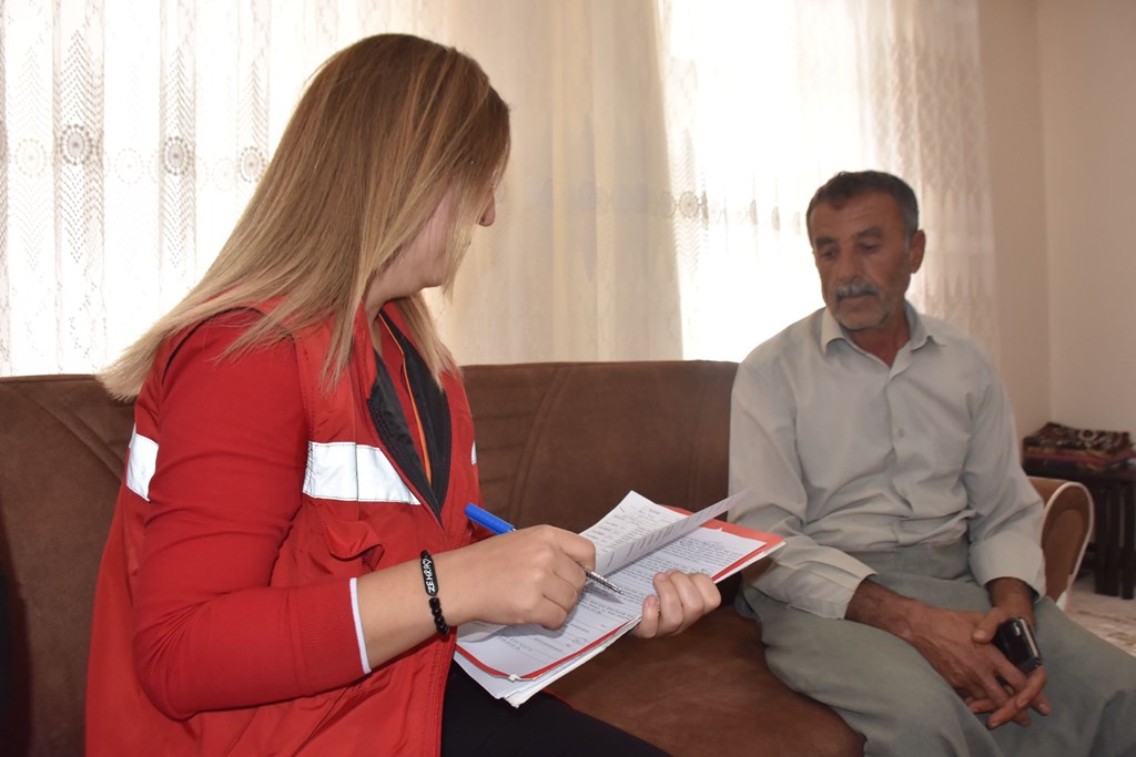 Aile ve Sosyal Hizmetler Bakanı Derya Yanık: “Bakıma ihtiyacı olan ağır engelli vatandaşlar ve aileleri için bu ay toplam 1 milyar 272 milyon TL Evde Bakım Yardımı’nı hesaplara yatırmaya başladık”