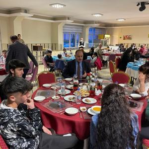Dünya Yetimler Günü'nde Yetim Çocuklara İftar Verildi - fotoğraf 2