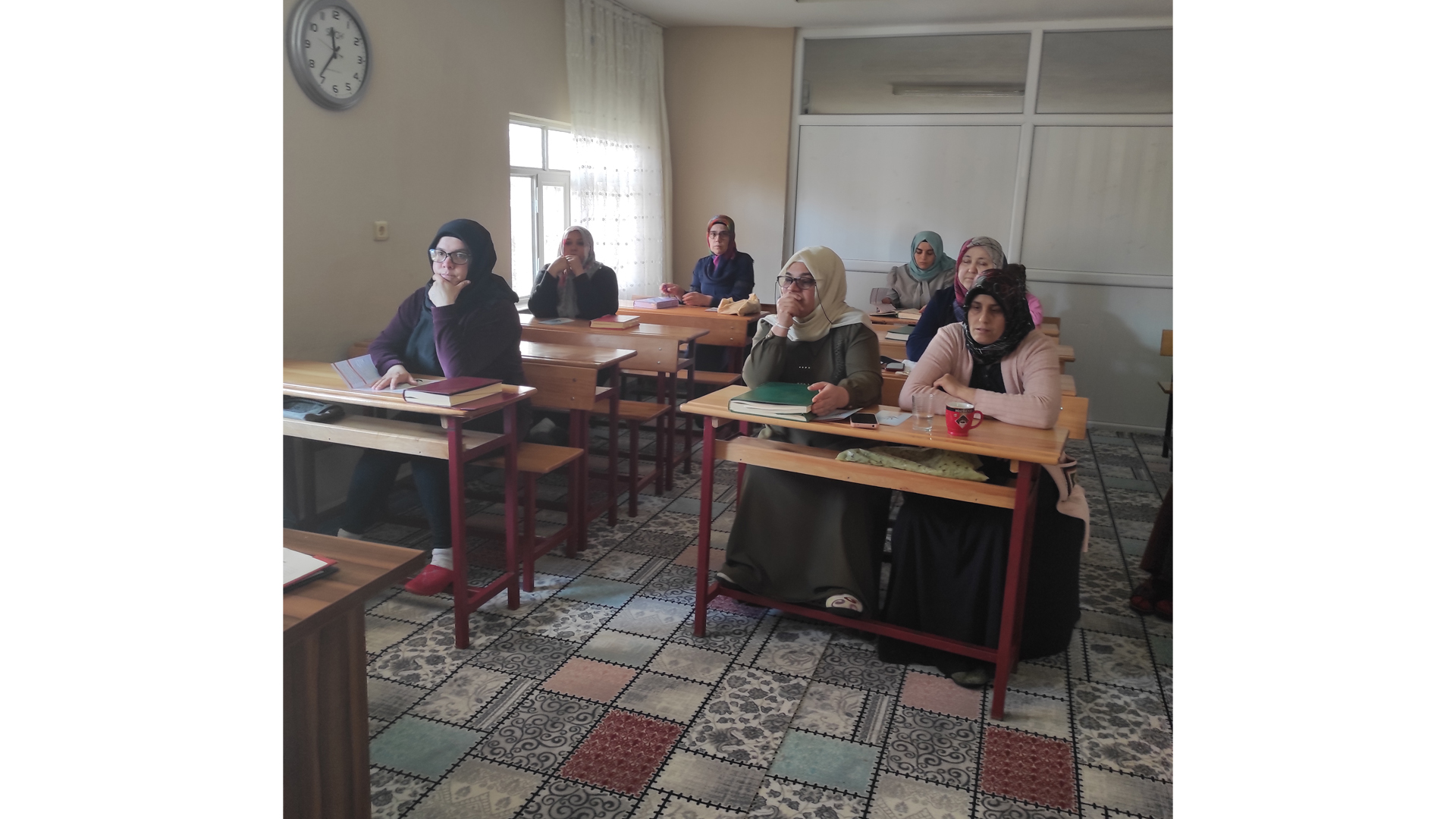 Payas Müftülüğüne Bağlı Sıddıklar Kuran Kursu kursiyerlerine “Aile İçi ve Kadına Yönelik Şiddetle Mücadele” konulu seminer verildi.
