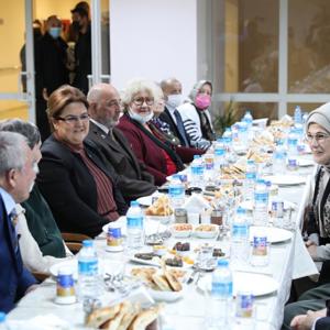 Emine Erdoğan Hanımefendi ve Bakanımız Derya Yanık Huzurevi Sakinleri ile İftar Yaptı - fotoğraf 2