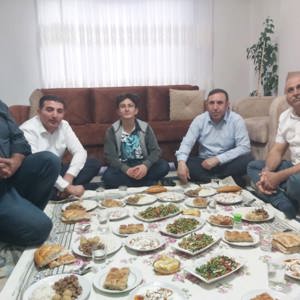 Bakanımız Derya Yanık ve Bakanlık Yöneticileri Şehit Aileleriyle İftarda Buluştu - fotoğraf 9