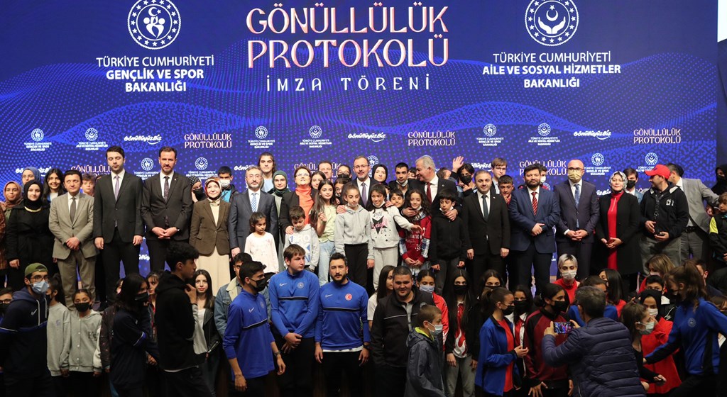 Bakanımız Derya Yanık ile Bakan Kasapoğlu Gönüllülük Alanında İş Birliği Protokolünü İmzaladı