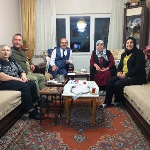 Bakanımız Derya Yanık ve Bakanlık Yöneticileri Şehit Aileleriyle İftarda Buluştu - fotoğraf 23