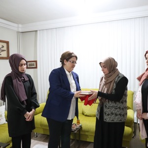 Bakanımız Derya Yanık ve Bakanlık Yöneticileri Şehit Aileleriyle İftarda Buluştu - fotoğraf 2