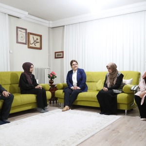 Bakanımız Derya Yanık ve Bakanlık Yöneticileri Şehit Aileleriyle İftarda Buluştu - fotoğraf 1