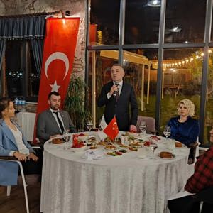 Kırklareli Valisi Sayın Osman BİLGİN ve Hanımefendi Himayelerinde Düzenlenen İftar Programında Şehit Ailelerimiz, Gazilerimiz ve Gazi Yakınlarımız Misafir Edildi. - fotoğraf 1