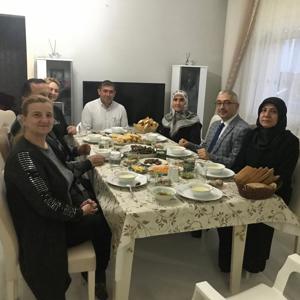 İl Müdürümüz Faruk UYSAL Şehit Ailemizin İftar Sofrasına Misafir Oldu. - fotoğraf 1