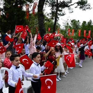 23 Nisan Ulusal Egemenlik Ve Çocuk Bayramı Kutlama Programı Cumhuriyet Meydanında Ve Atatürk İlkokulundaki Etkinliklerle Kutlandı.  - fotoğraf 1