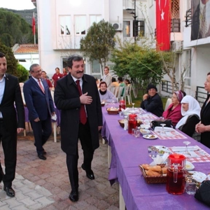 Sayın Valimiz Orhan TAVLI Abide Hasan Nuri Öncüer Huzurevi Yaşlı Bakım ve Rehabilitasyon Merkezinde kalan yaşlılarımız ve çocuklarımızla ile birlikte iftar yaptı. - fotoğraf 1