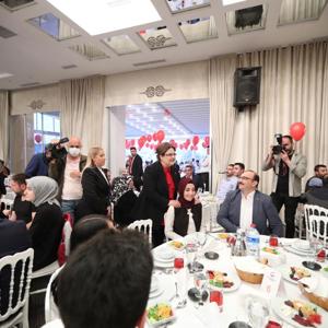 Bakanımız Derya Yanık, Şehit Yakınları ve Gazilerle İftarda Bir Araya Geldi - fotoğraf 4