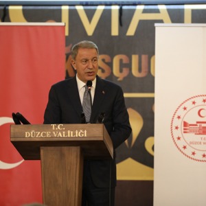 Millî Savunma Bakanı Hulusi Akar, Şehit Aileleri ve Gazilerle İftarda Bir Araya Geldi - fotoğraf 5