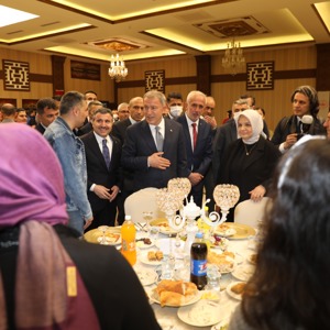 Millî Savunma Bakanı Hulusi Akar, Şehit Aileleri ve Gazilerle İftarda Bir Araya Geldi - fotoğraf 20